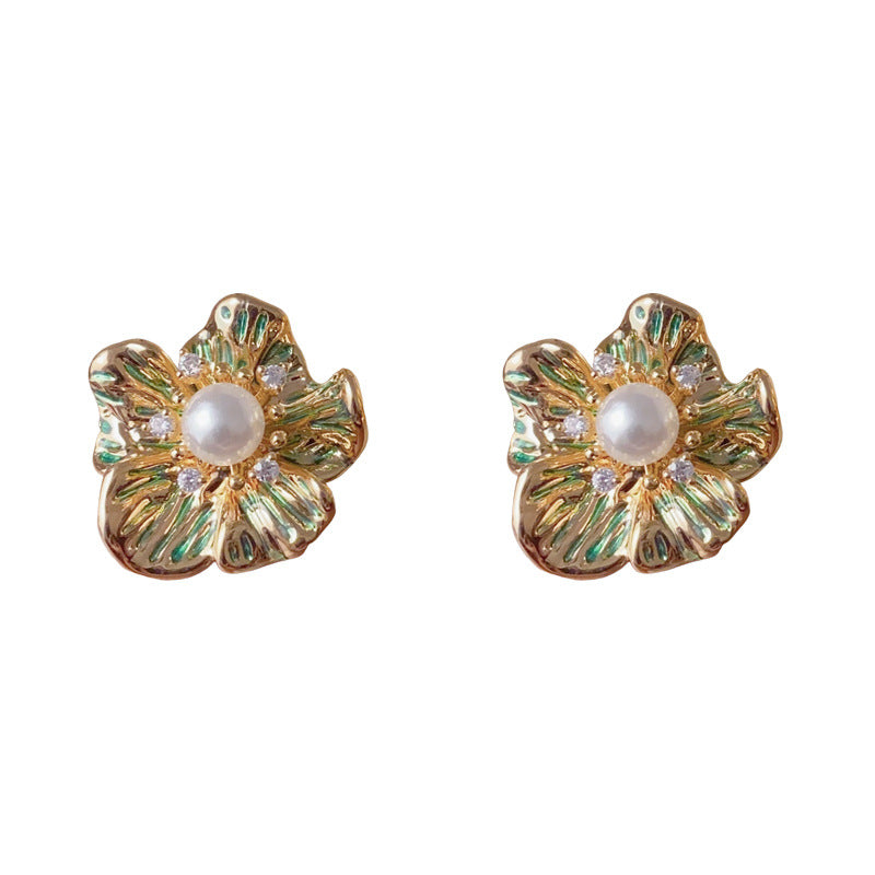 Elegant Green Metal Pearl Petal Stud Earrings – Retro Floral Design