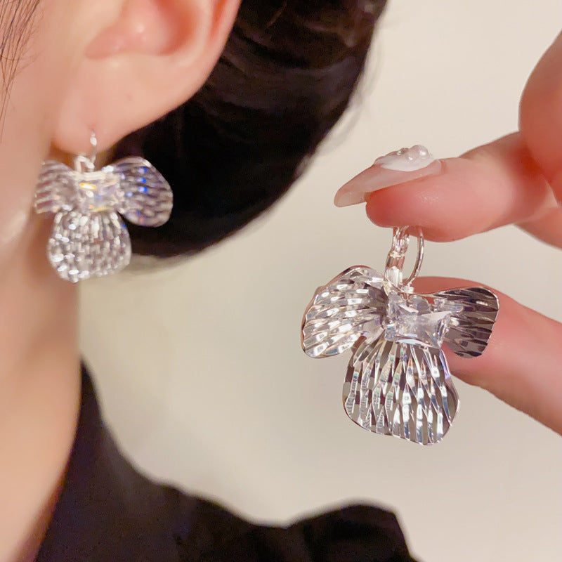 16K Gold Elegant Zircon Textured Petal Earrings – Floral Design