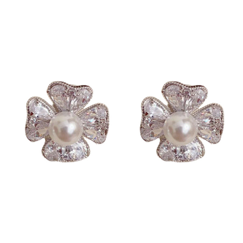 Elegant Micro-Zircon Pearl Petal Ear Clip – Non-Piercing Design