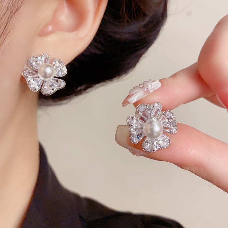 Elegant Micro-Zircon Pearl Petal Ear Clip – Non-Piercing Design