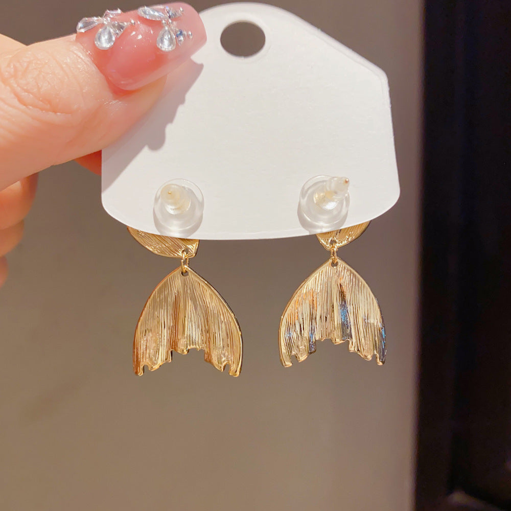 Eaioncol Geometric Fish Tail Drop Earrings Gold