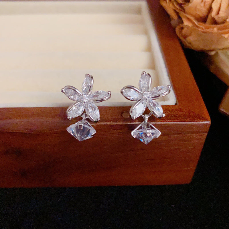 Luxury Full-Zircon Flower Drop Earrings –  Elegant Floral Design
