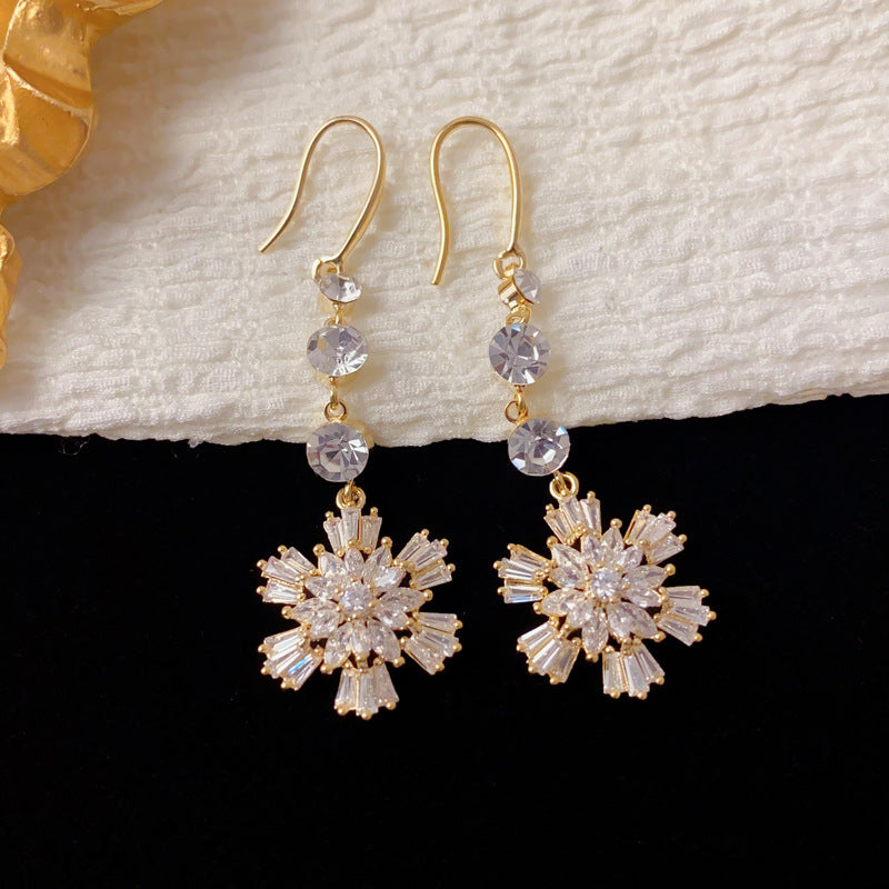 Luxury Full-Zircon Snowflake Tassel Drop Earrings – Elegant Design