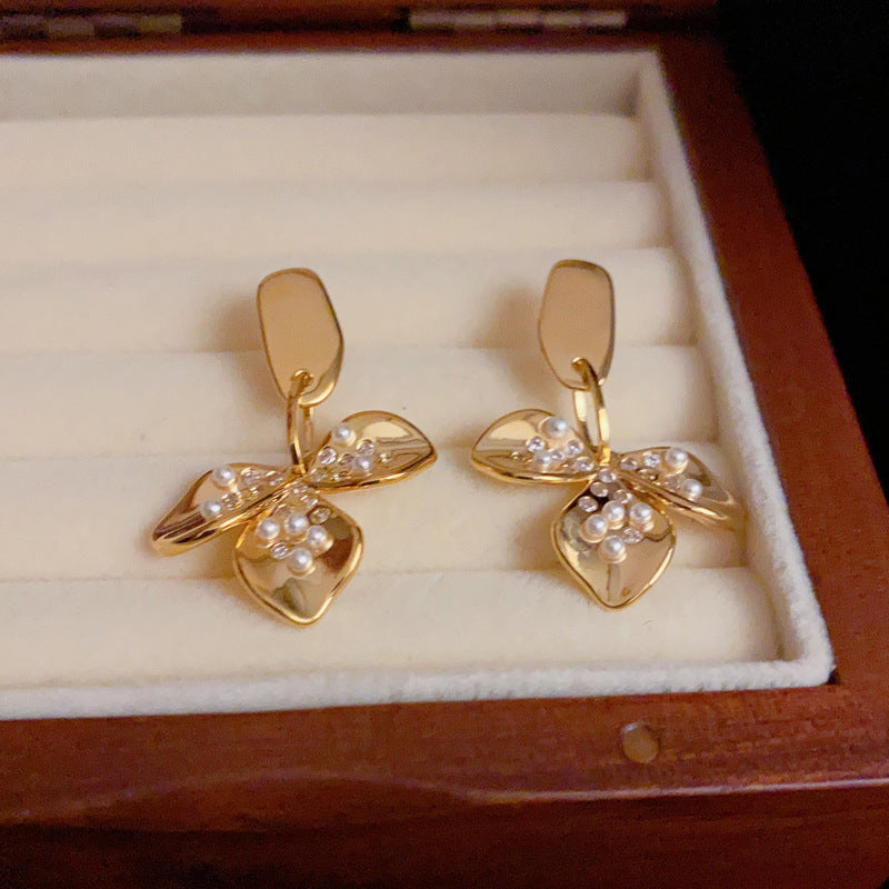 18K Gold-Plated Metal Pearl Petal Earrings - Elegant Vintage Design