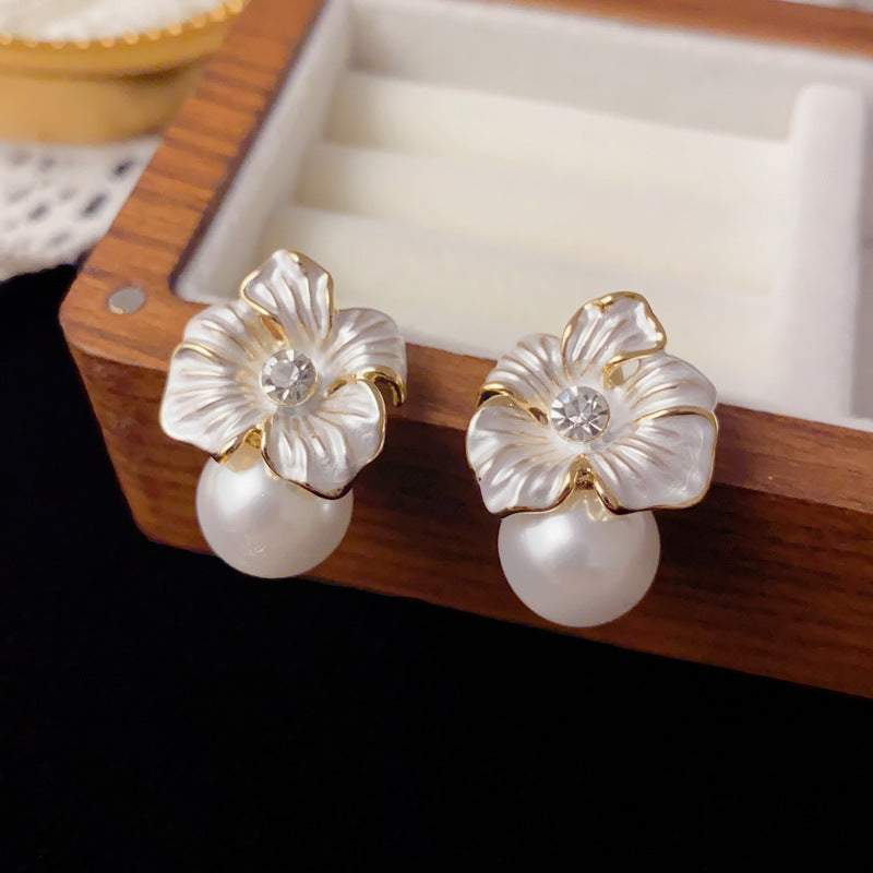 Luxury White Petal Pearl Stud Earrings – Floral Design
