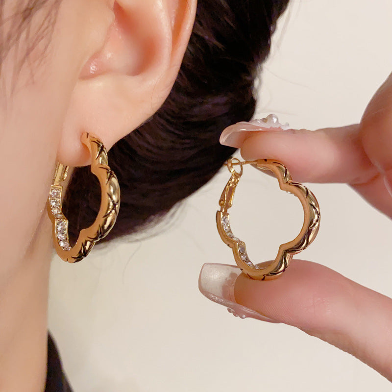 14K Gold-Plated Four-Leaf Flower Hoop Earrings - Elegant Chic Design