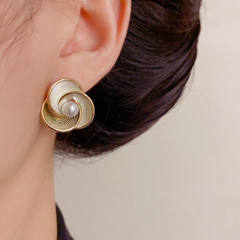 Luxury Gradient Petal Stud Earrings – Elegant Floral Design