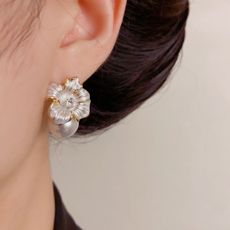 Luxury White Petal Pearl Stud Earrings – Floral Design