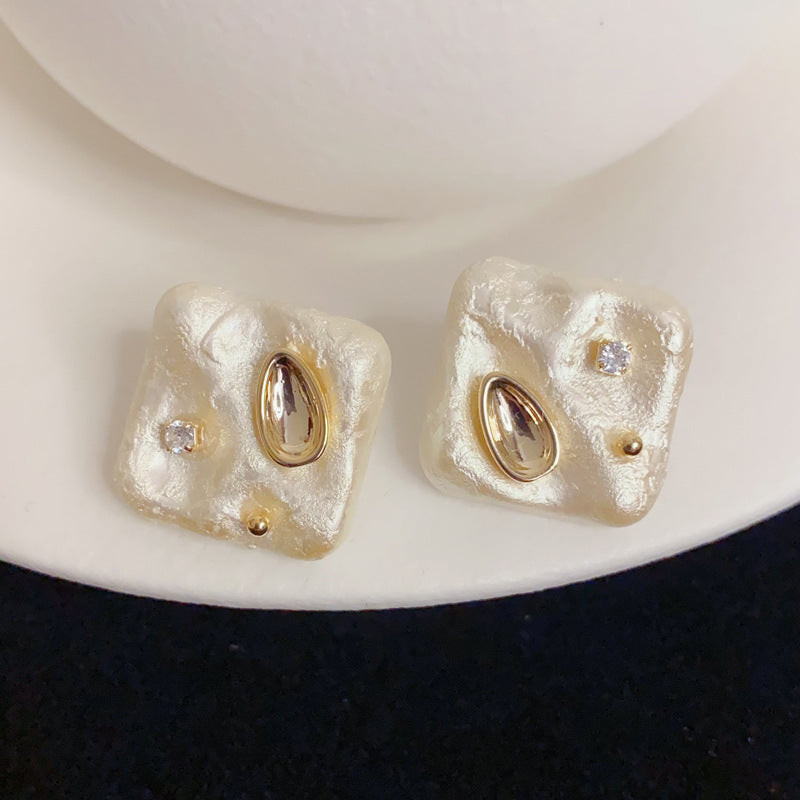 Elegant Matte Pearl Diamond Geometric Earrings – French Retro Design