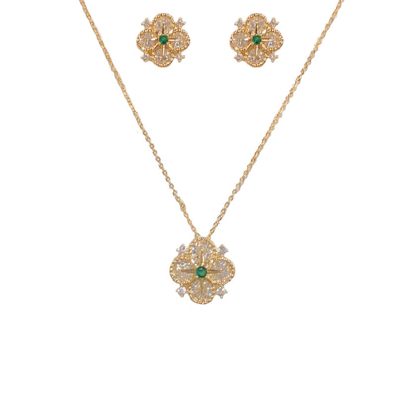 14K Gold-Plated Four-Leaf Flower Necklace Set - Elegant Design