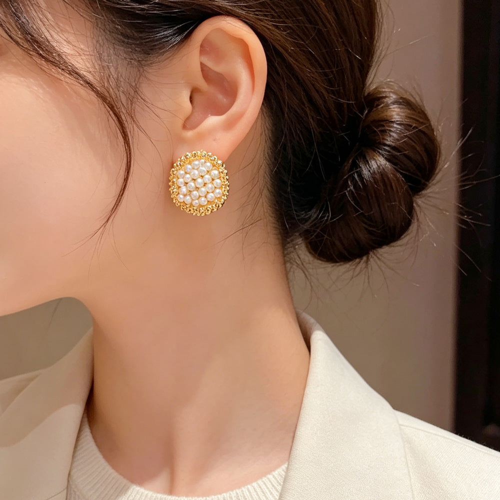 Eaioncol Irregular Pearl Circle Stud Earrings Gold