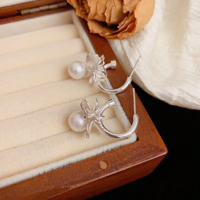Luxury Metal Petal & Pearl Drop Earrings – Elegant Flower Design