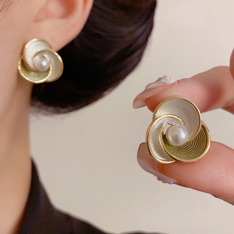 Luxury Gradient Petal Stud Earrings – Elegant Floral Design