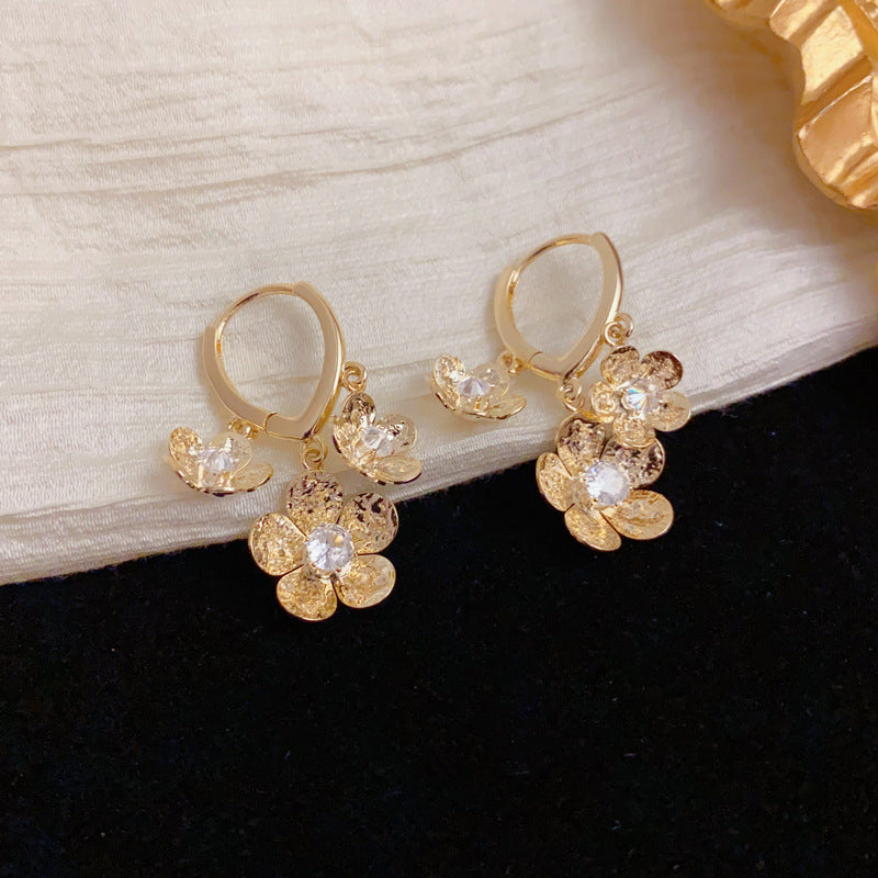 Luxury Metal Petal Tassel Ear Cuff Earrings – Elegant Floral Design