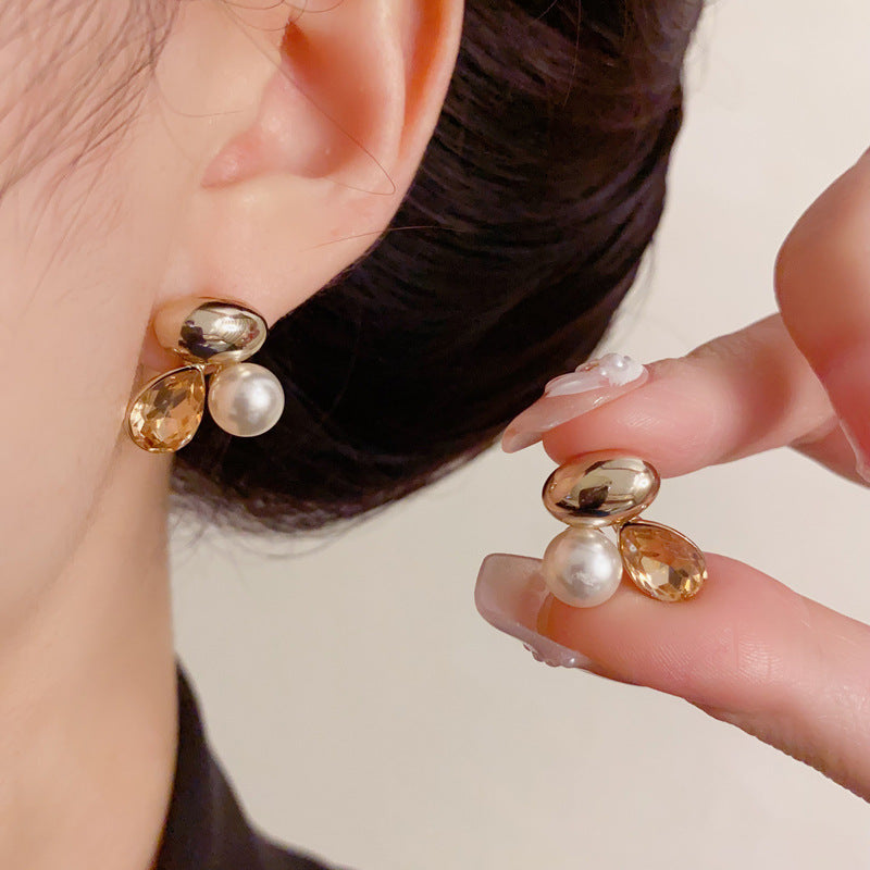 Luxury Oval Pearl Teardrop Stud Earrings – Elegant Minimalist Design