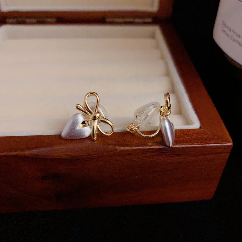 14K Gold-Plated Bow & Heart Ear Clip Earrings – Elegant Design