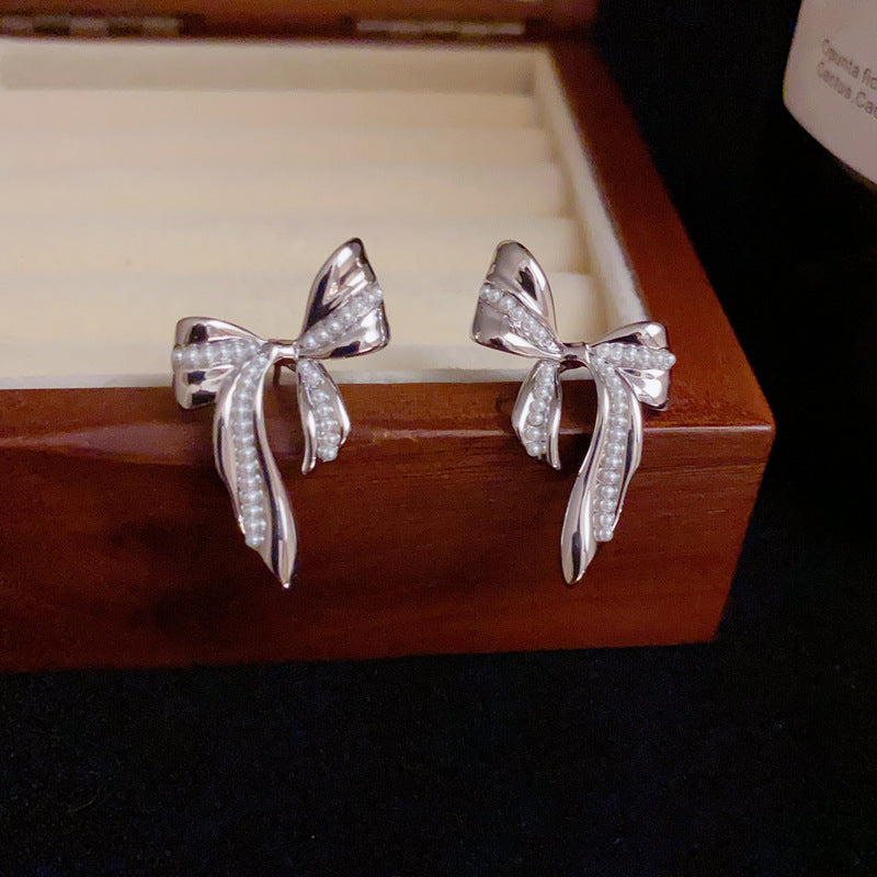 14K Gold Minimalist Pearl & Metal Bow Stud Earrings – Elegant Design