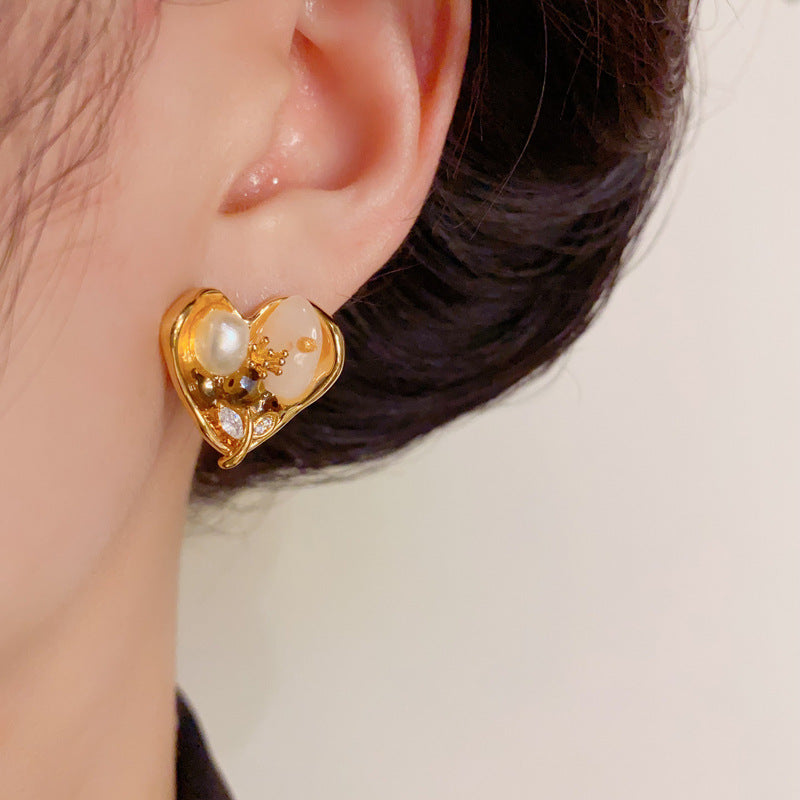 Luxury Pearl Flower & Heart Stud Gold Earrings – Elegant Design