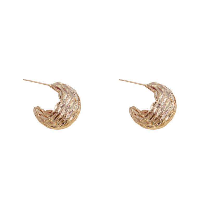 Luxury Metal Textured C-Shaped Hoop Earrings – Geometric Design