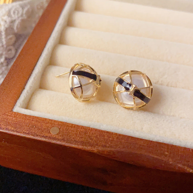 Elegant Round Stud Earrings – French Classic Minimalist Design