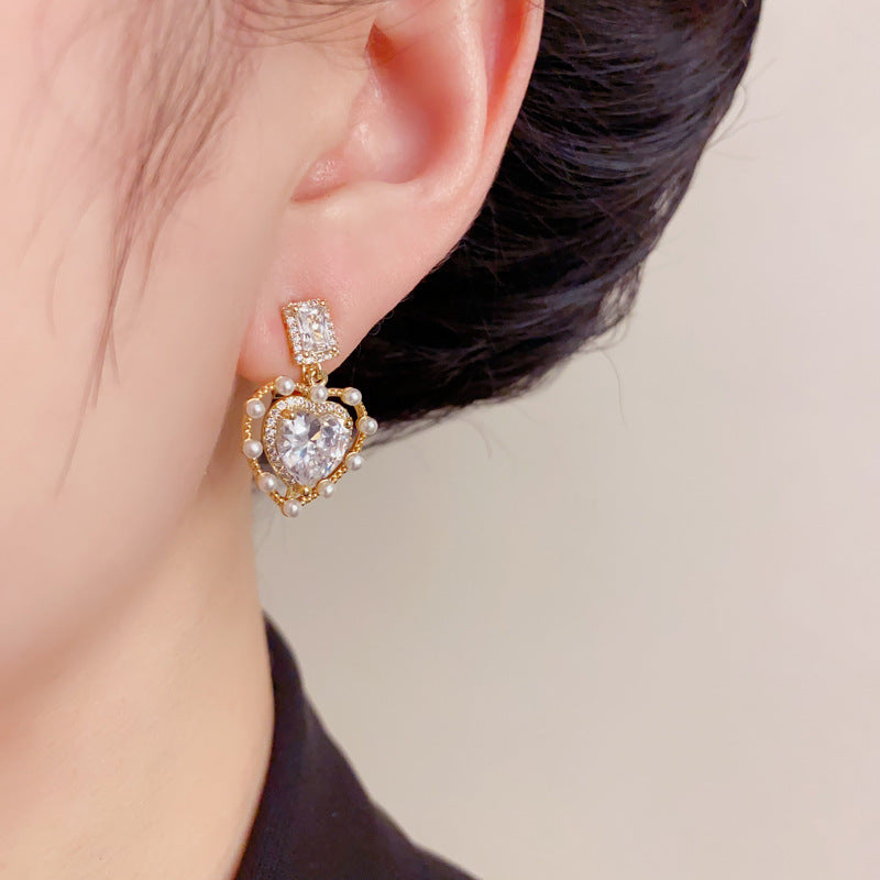 Elegant Pearl Heart Clip-On Earrings – French Minimalist Design