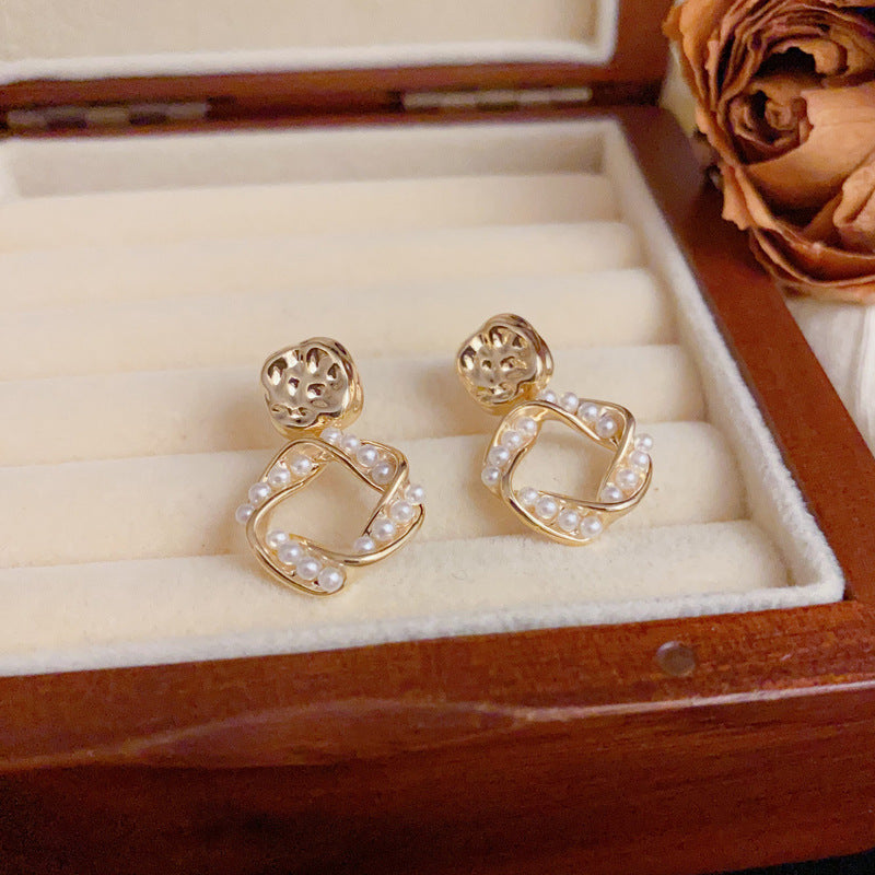 Luxury Metal Square & Pearl Geometric Drop Earrings – Elegant Design