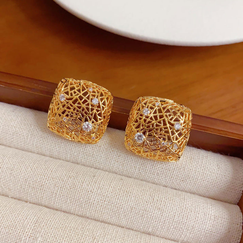 Elegant 18K Gold Metal Square Grid Stud Earrings – Geometric Design