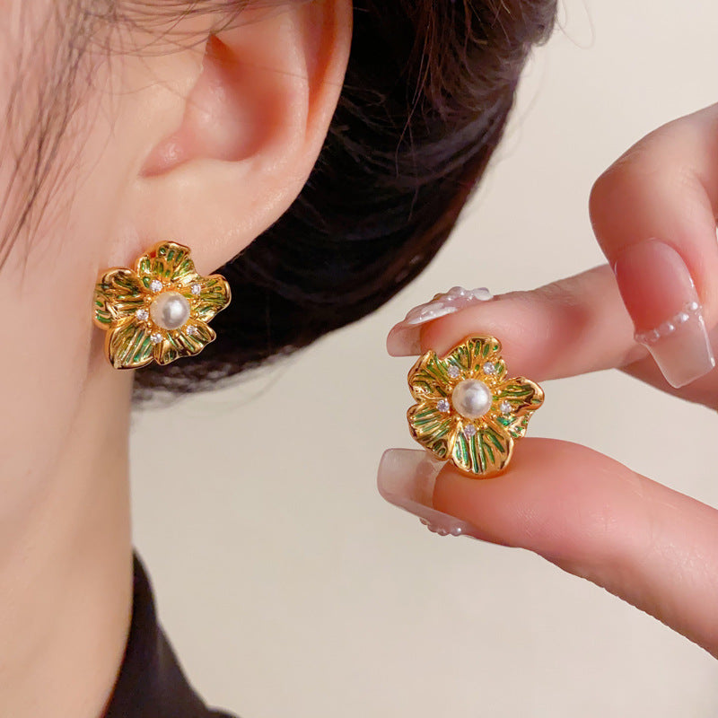 Elegant Green Metal Pearl Petal Stud Earrings – Retro Floral Design