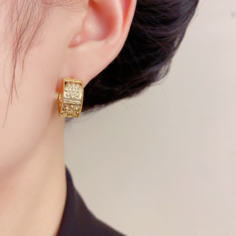 Elegant Metal Petal Hoop Earrings – Geometric French Retro Design