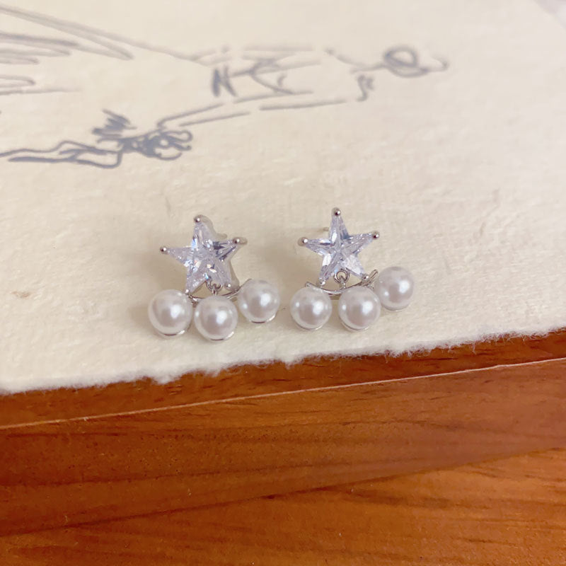 Elegant Star Pearl Stud Earrings – Minimalist Design