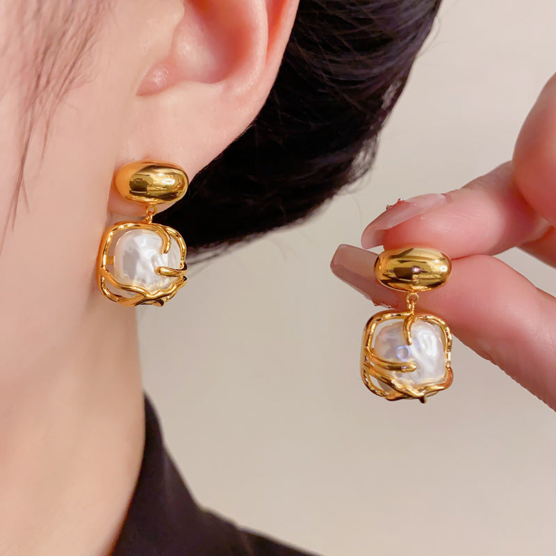 Elegant 18K Gold Geometric Pearl Earrings – French Minimalist Design