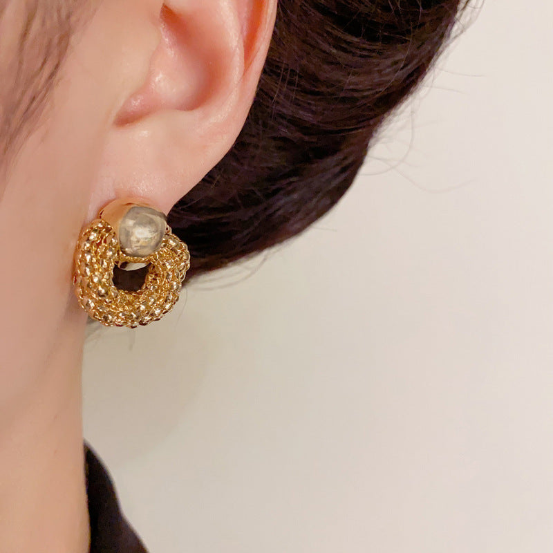 Luxury Twisted Metal Round Ring Stud Earrings – Elegant Design