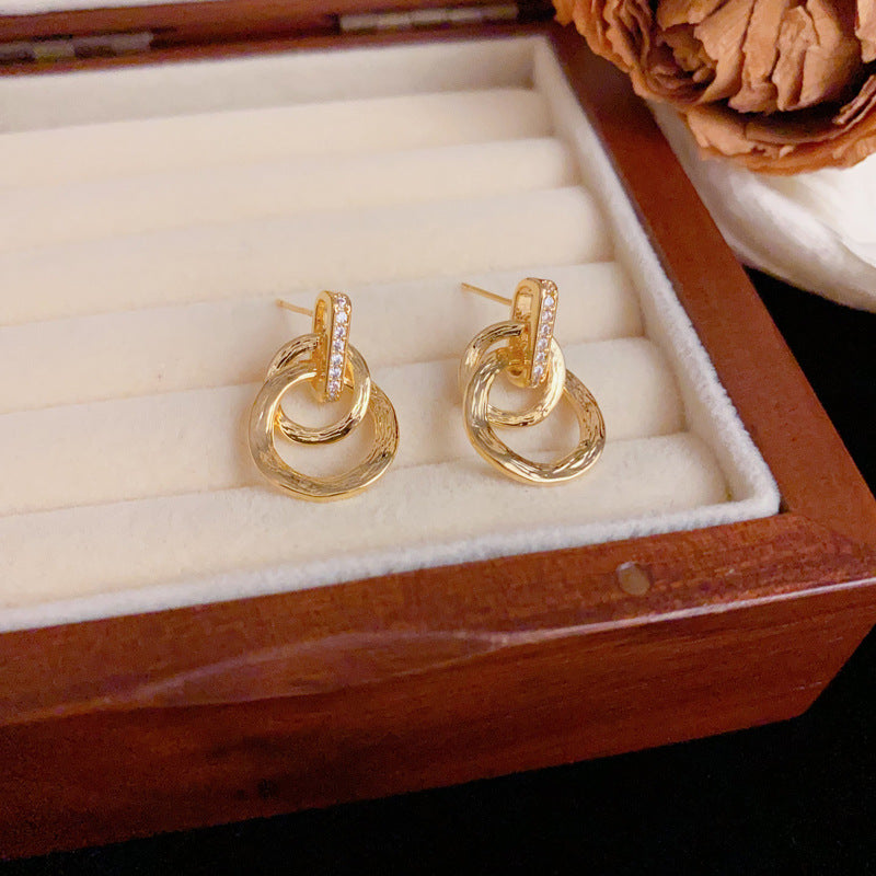 Luxury Metal Wrapped Round Drop Earrings – Elegant Geometric Design
