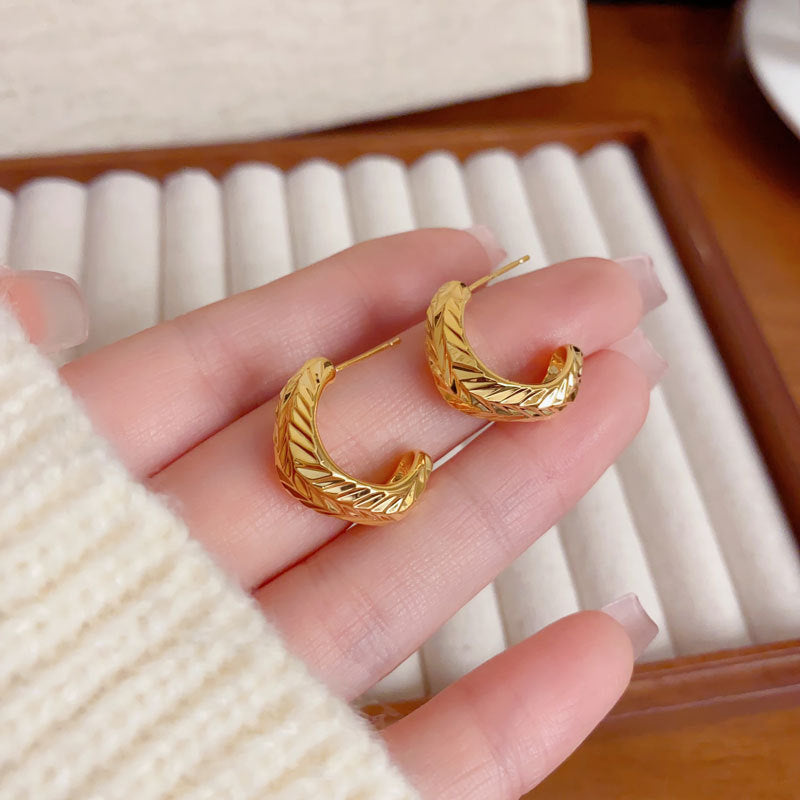 Elegant Metal Grid Textured C-Hoop Earrings – French Retro Design