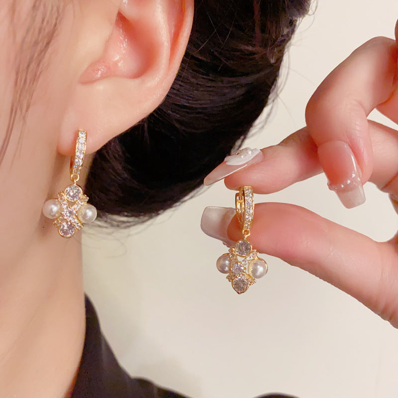 Elegant Zircon & Pearl 4Leaf Flower Ear Cuff Earrings – Floral Design