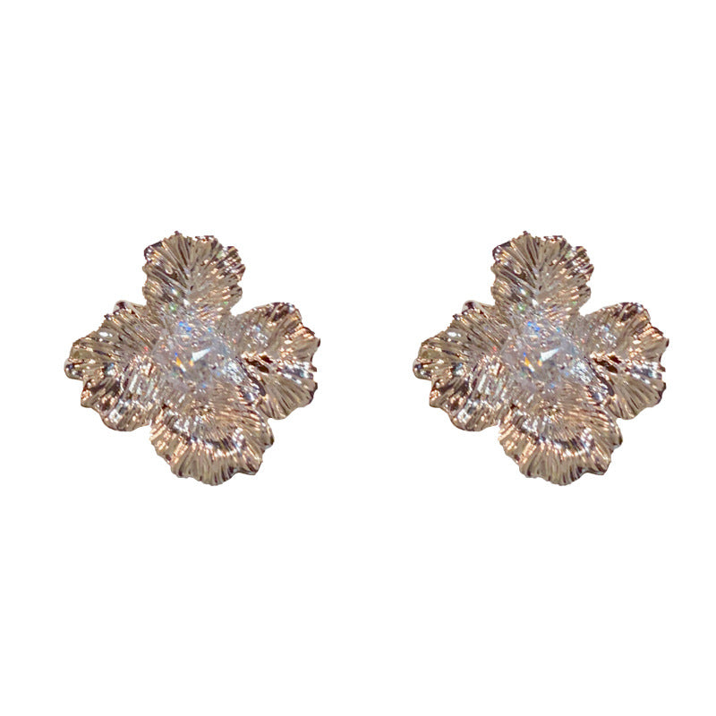 14K Gold-Plated Metal Petal Stud Earrings - Elegant Floral Design