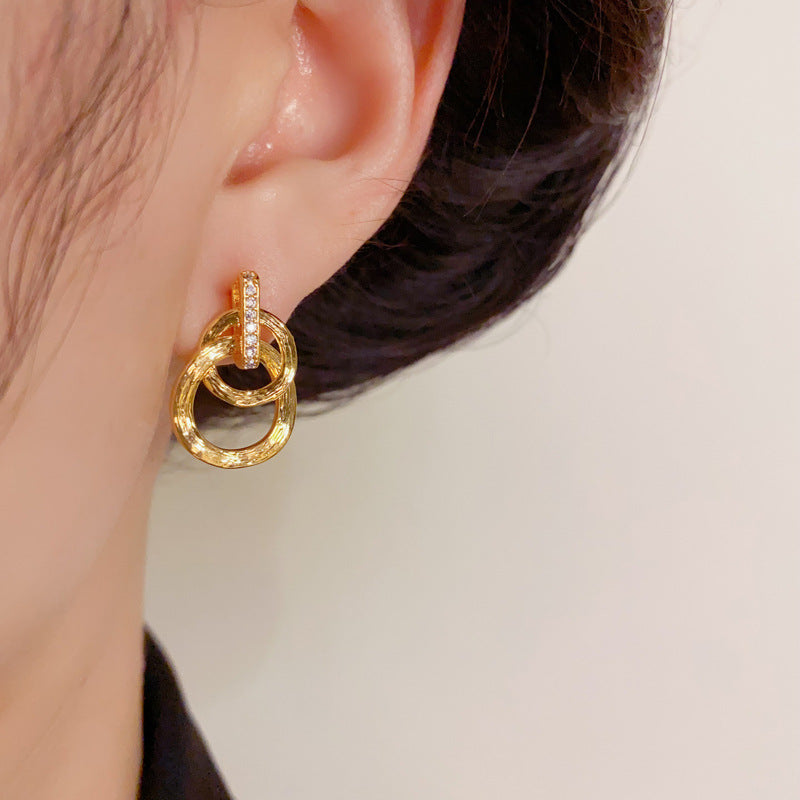 Luxury Metal Wrapped Round Drop Earrings – Elegant Geometric Design