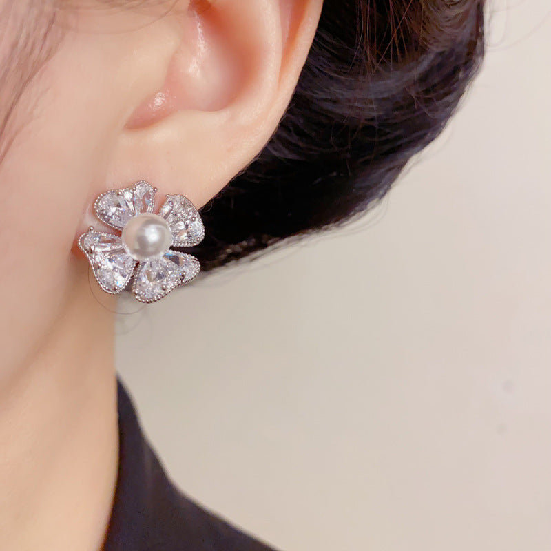 Elegant Micro-Zircon Pearl Petal Ear Clip – Non-Piercing Design