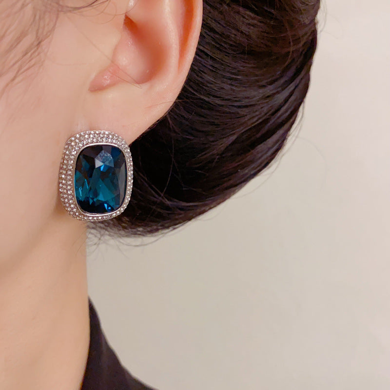 Luxury Micro-Pavé Full-Zircon Square Stud Earrings – Geometric Design