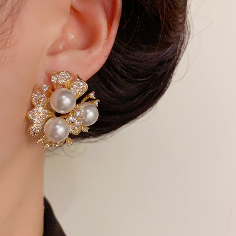 Luxury Full-Zircon Leaf & Pearl Earrings – Elegant Floral Design