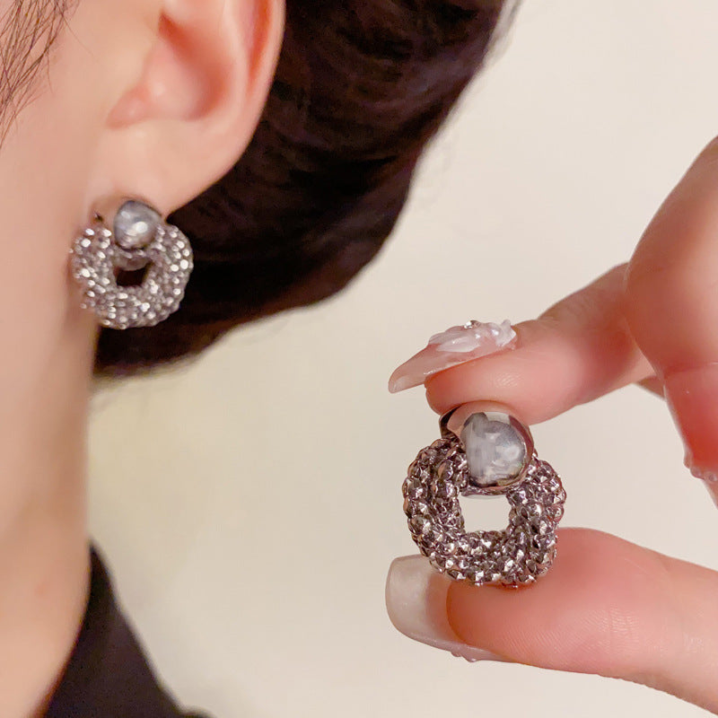 Luxury Twisted Metal Round Ring Stud Earrings – Elegant Design