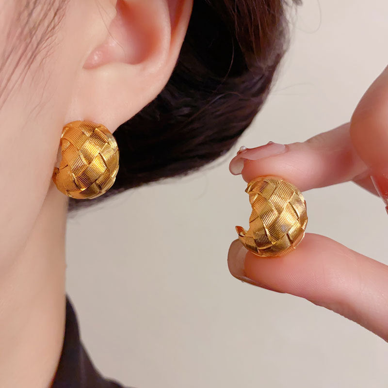 Elegant 18K Gold Woven Metal C-Hoop Earrings – French Retro Design