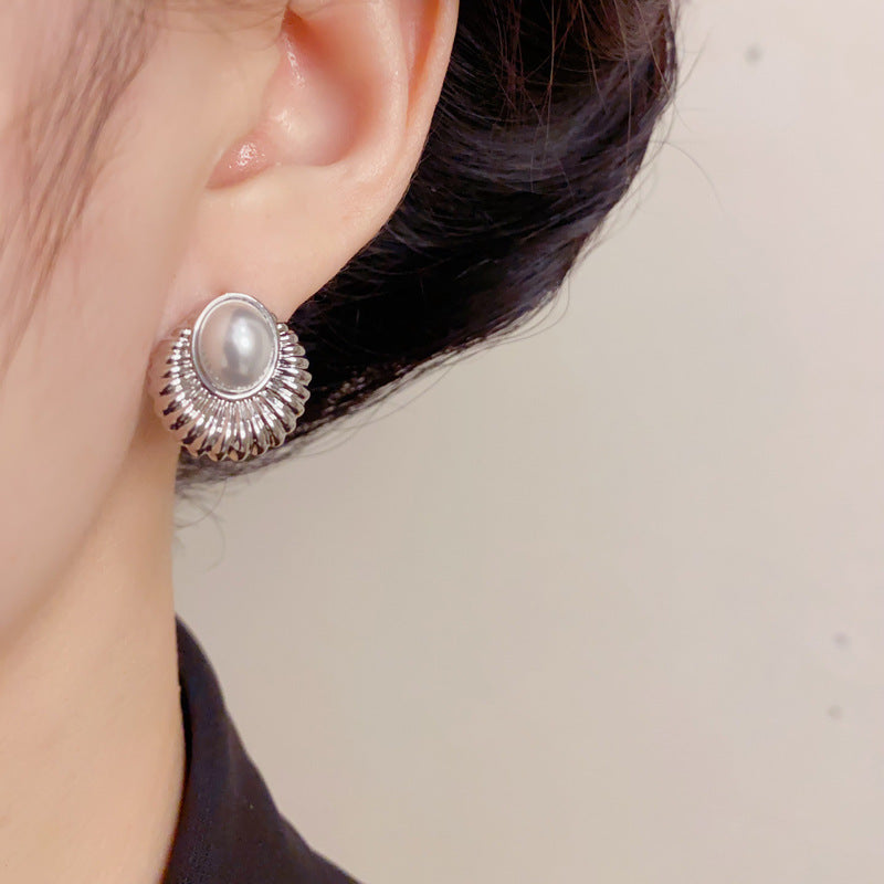 Elegant Threaded Metal Pearl Oval Hoop Earrings – Minimalist Design