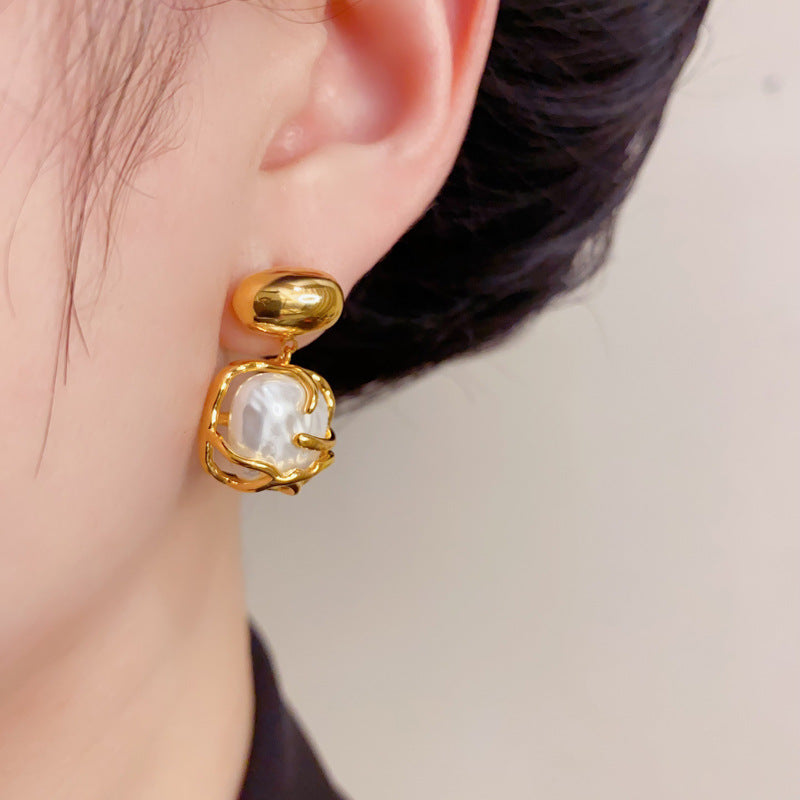 Elegant 18K Gold Geometric Pearl Earrings – French Minimalist Design