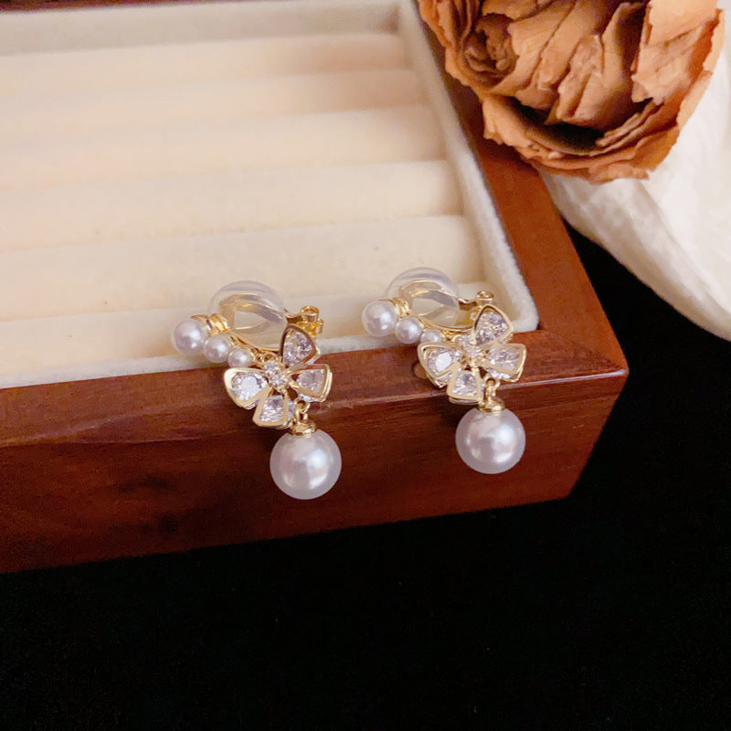 Luxury Bow & Pearl Ear Clip Earrings – No Piercing Elegant Design