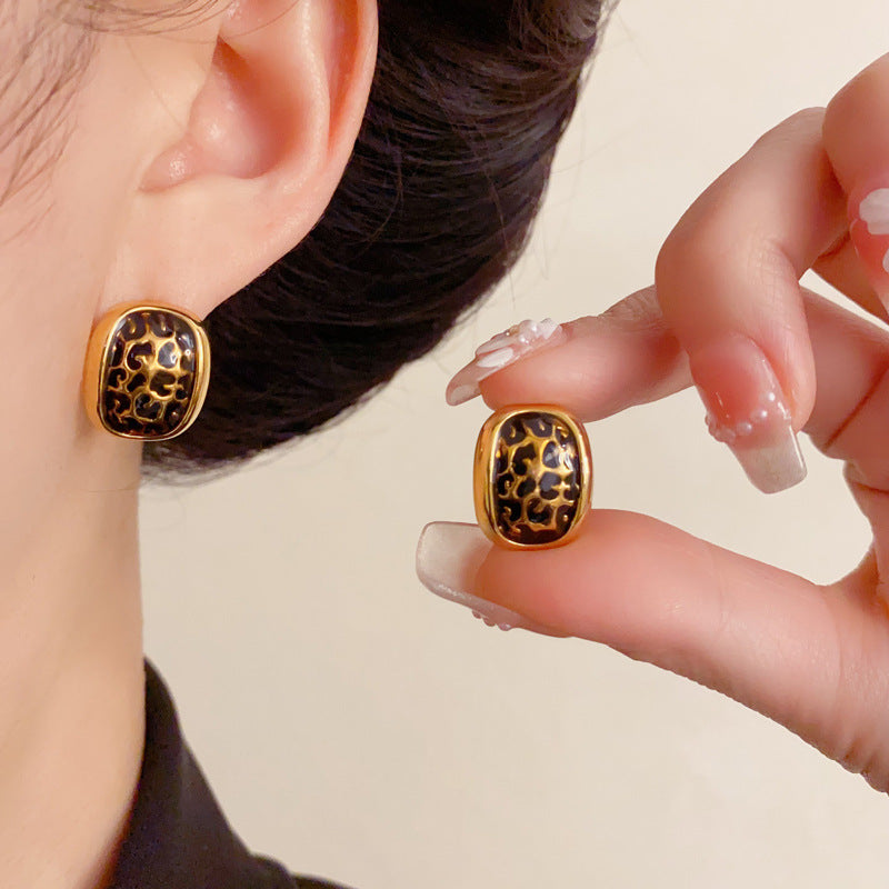 Luxury Leopard Oval Stud Earrings – French Retro Geometric Design