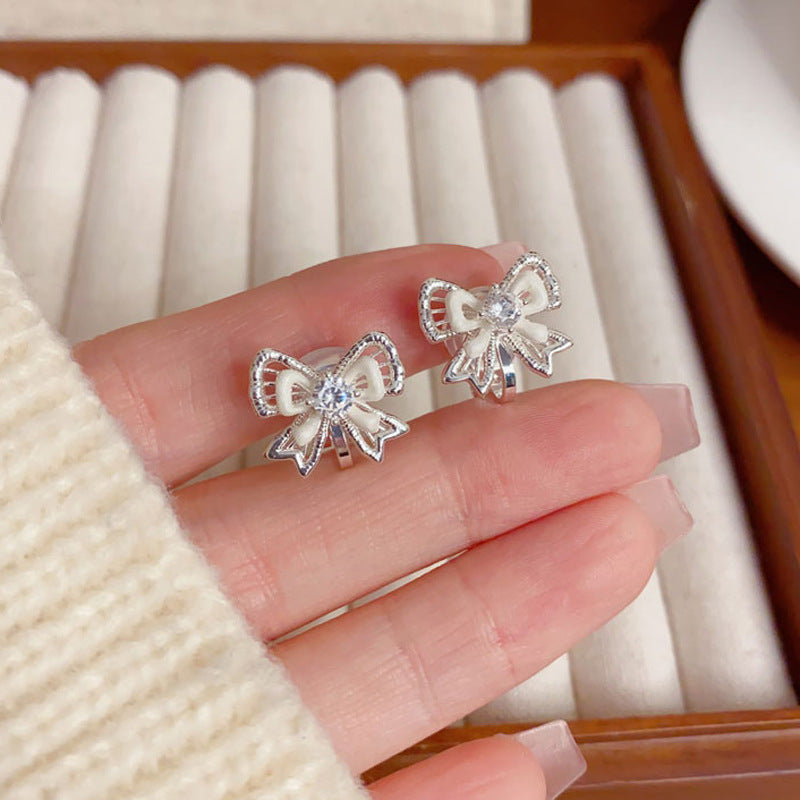 Elegant Thick Silver Zircon Bow Ear Clip – Non-Piercing Clip-On Design