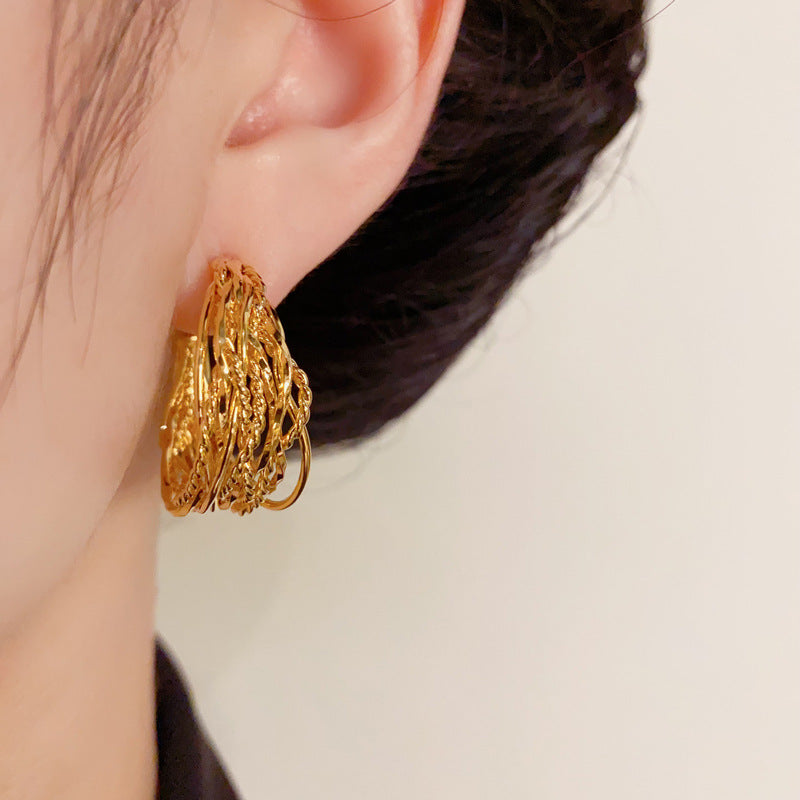 Luxury Metal Line C-Shaped Hoop Earrings – Elegant Geometric Design