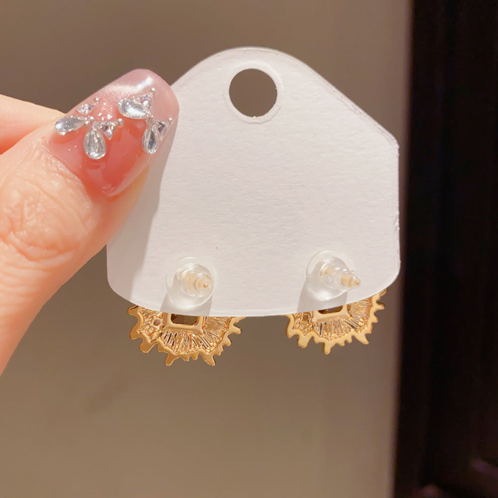 Eaioncol Vintage Sunburst CZ Stud Earrings Gold