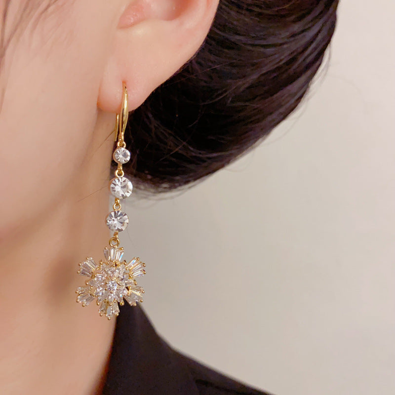 Luxury Full-Zircon Snowflake Tassel Drop Earrings – Elegant Design